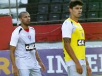 Sem Ayrton, Ney Franco comanda treino no Barradão