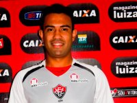Falcão confirma renovação de contrato com Renato Santos 