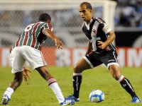 Vasco quer tirar meia do rival para disputar a Série B