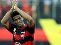 Flamengo volta a manifestar interesse em lateral do Vitória