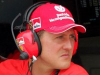 Schumacher permanece em coma induzido