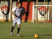 Após renovar, Renato Santos pede para deixar o Vitória
