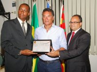 Ex-zagueiro italiano recebe título de cidadão ilheense