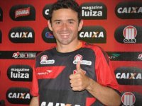 Juan é mais um a favor de Souza: “cara alto que faz gols”