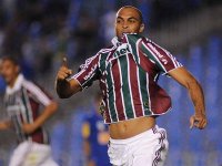 Vitória negocia com zagueiro do Fluminense