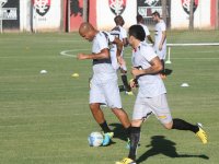 Estreante no Vitória, Souza está em longo jejum de gols
