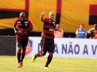“Primeiro de muitos”, promete Souza após marcar pelo Vitória