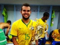 Jovem do Vitória comemora título com a Seleção Brasileira