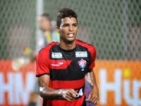 Afastado no Vitória, Alan Pinheiro revela ter propostas de outros clubes