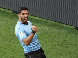 Com gol de Suárez, Uruguai vence a Arábia Saudita e garante classificação para próxima fase da Copa