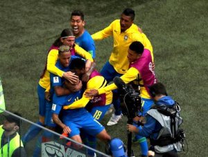 Em jogo suado, Brasil faz dois gols nos acréscimos e conquista primeiro triunfo na Copa da Rússia