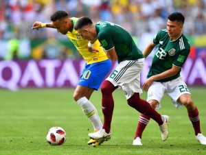 Deu o troco? Jogador mexicano posta mensagem ironizando eliminação do Brasil na Copa do Mundo
