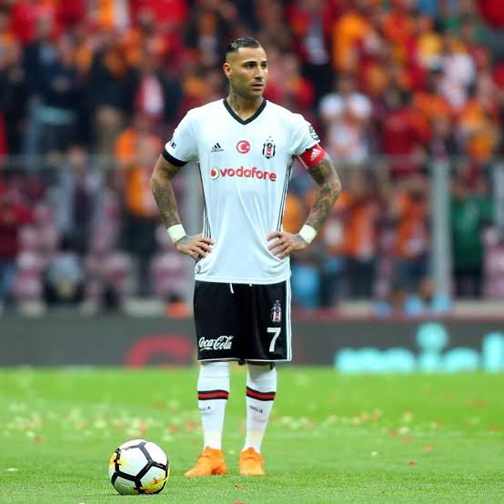 Lembra dele? Quaresma é dispensado do Besiktas e deve acertar com outro  clube turco - Notícias - Galáticos Online