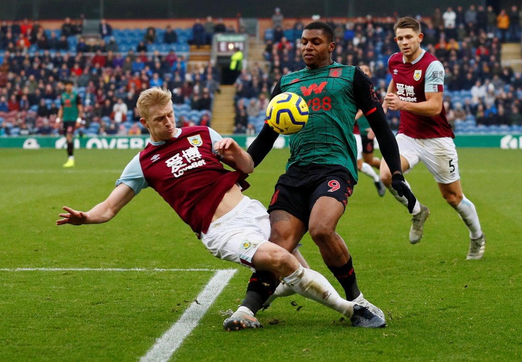 São Paulo negocia empréstimo de Wesley Moraes, do Aston Villa