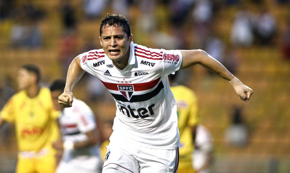 Walce assina renovação com o São Paulo por mais uma temporada