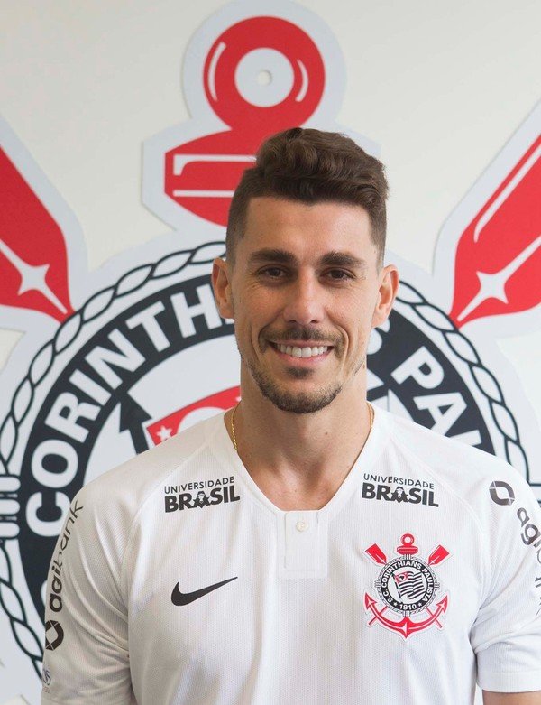 Avelar é acusado de racismo em jogo online, assume culpa e Corinthians  promete apurar o caso - Lance!