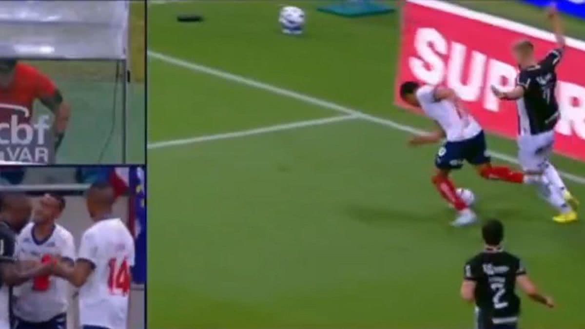 Áudio mostra conversa entre os árbitros para marcação do pênalti do jogo entre Bahia e Ceará - Reprodução