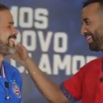 Jogadores do Bahia presenteiam torcedores com a nova camisa de sócios do Esquadrão