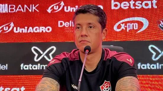 Imagem Com DM esvaziado, Carpini roda elenco e promove mudanças na relação para duelo contra o Fluminense