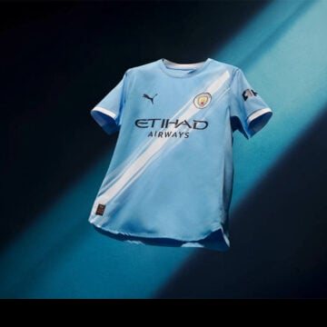Manchester City lança novo uniforme com faixa diagonal e gera comparações com camisa do Vasco