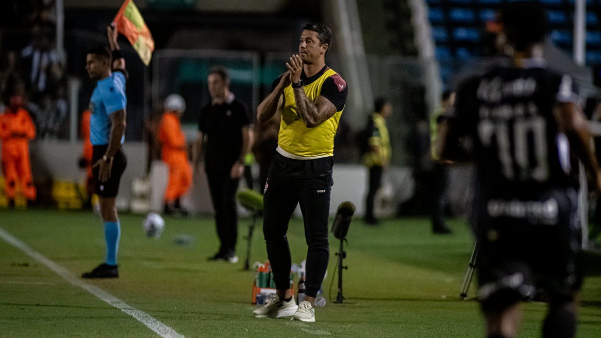 Carpini Reconhece Falhas na Defesa Aérea do Vitória - Victor Ferreira/ECV