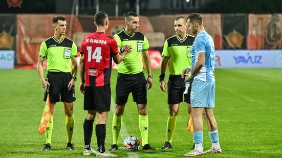 Motivo da indignação foi a marcação de um pênalti nos minutos finais do duelo - Sloboda Tuzla/Divulgação