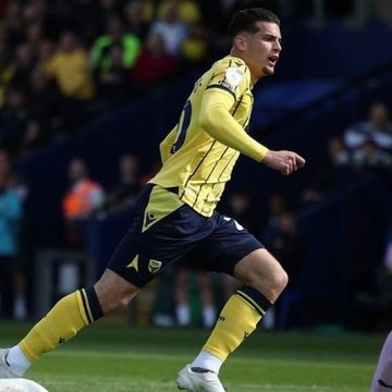 Vitória anuncia a contratação de meia que atuou no futebol inglês