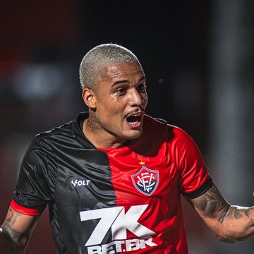 Atacante do Vitória se despede e fala em torcida para o clube