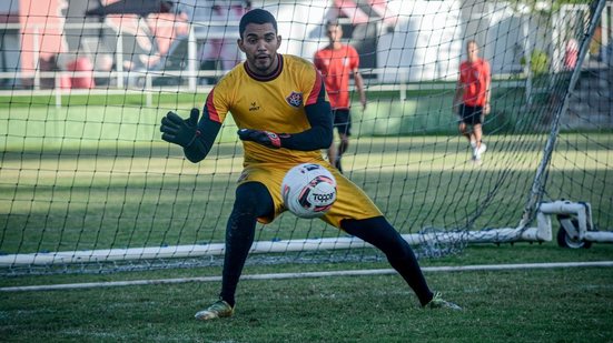 Imagem Lucas Arcanjo será submetido à cirurgia e deve desfalcar o Vitória no resto da temporada