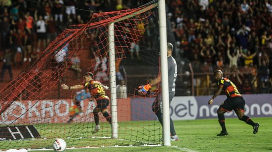 Imagem Sport vence a Chapecoense e ainda sonha com o G4