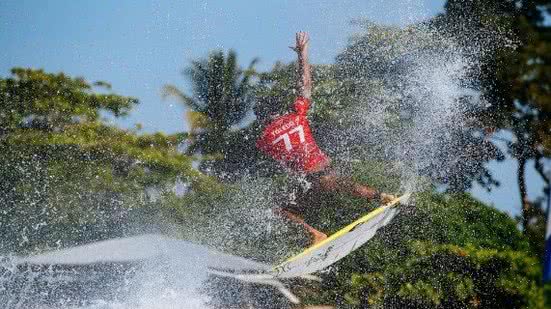 Aaron Hughes / WSL