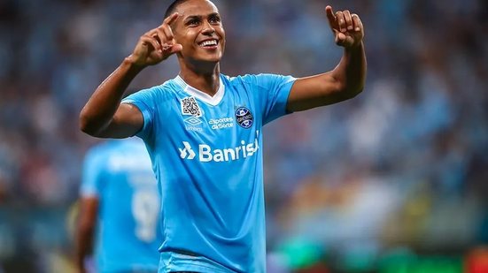  Lucas Uebel/Grêmio e Victor Ferreira/EC Vitória