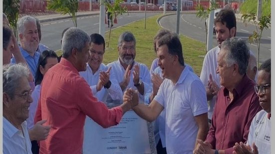 Imagem Ao lado do presidente do Vitória, Governador entrega duplicação no entorno do Barradão
