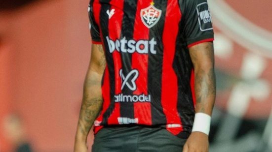 Imagem Vitória terá que pagar multa milionária se usar atacante contra o Bragantino