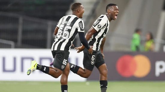 Imagem Com gols no fim da partida, Botafogo vence primeira na Copa Libertadores