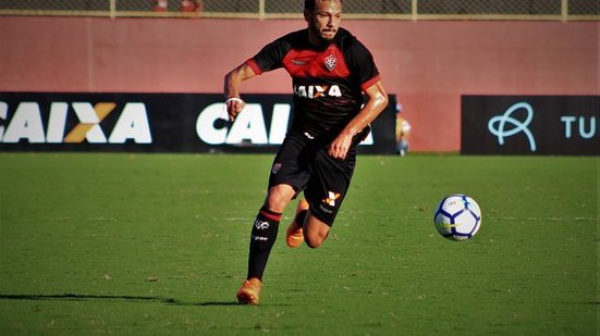 Imagem Áudio: conheça a história do meio-campista Yago, camisa 77 do Vitória