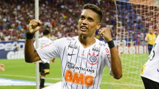 Imagem Empresário de Pedrinho, do Corinthians, lembra com tristeza da saída do meia do Vitória