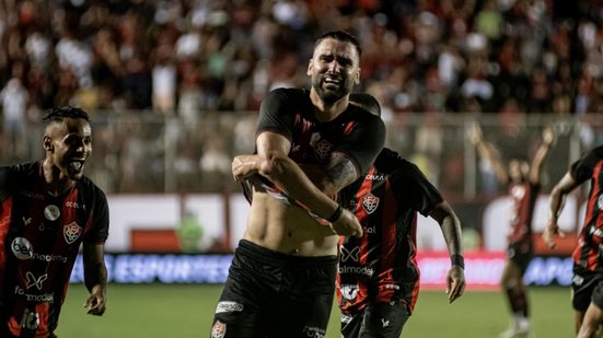 Imagem Léo Gamalho desabafa sobre volta por cima após câncer: ''Me emociono muito''