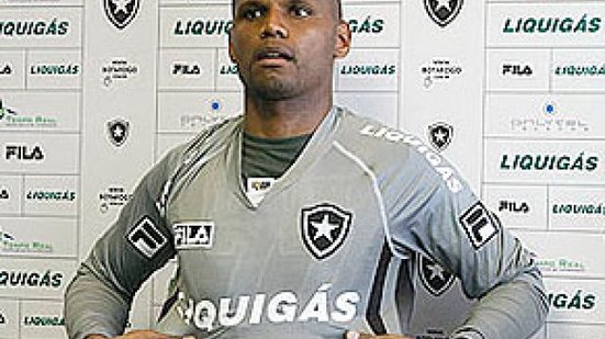 Imagem Goleiro do Botafogo não teme torcida do Bahia: "não entra em campo"