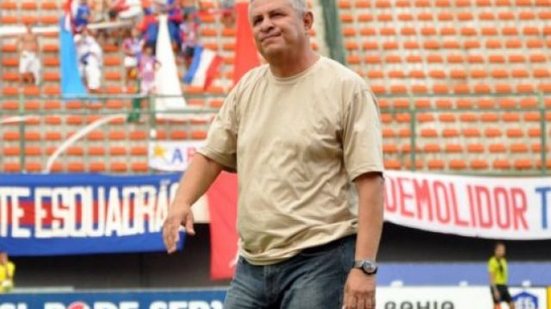 Imagem Arnaldo Lira comemora elenco mesclado no Bahia de Feira
