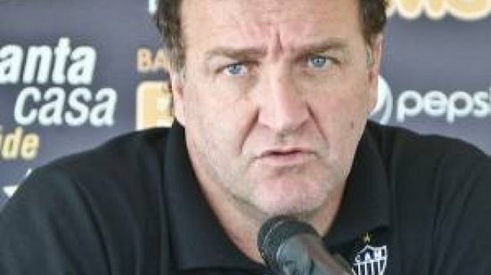 Imagem Cuca quer aproveitar jogos do mês de outubro para recuperar liderança