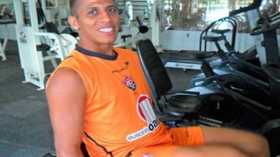 Imagem Uelliton: "escalação só depende de Carpegiani"