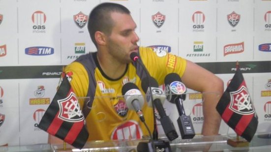 Imagem Deola pede foco para o Vitória se manter líder
