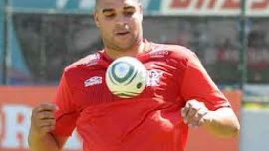 Imagem Adriano é perdoado e ganha nova oportunidade no Flamengo