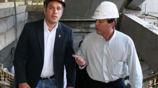 Imagem Presidente do Bahia visita a nova arena e se emociona