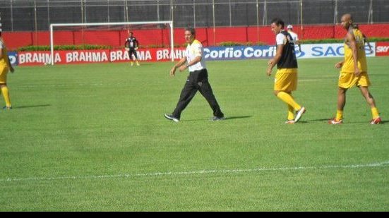 Imagem Leilson se machuca novamente e deve desfalcar o Vitória por 30 dias
