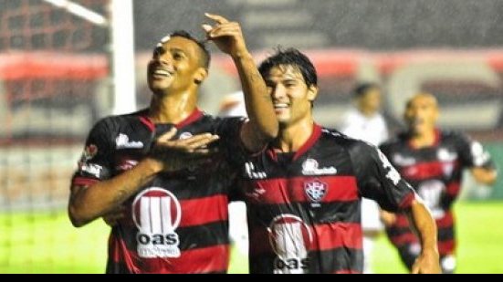 Imagem Elton quer marcar gols para assumir a artilharia do Vitória na série B