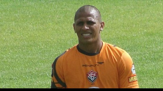 Imagem Confirmado como titular, Uelliton pede o apoio do torcedor