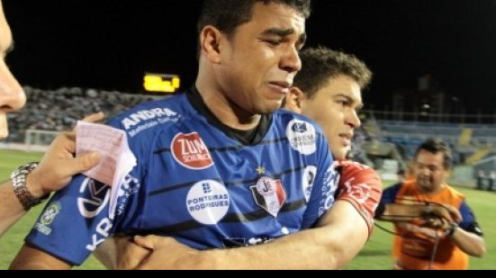 Imagem Goleiro do Joinville acusa Furacão de oferecer dinheiro ao Barueri