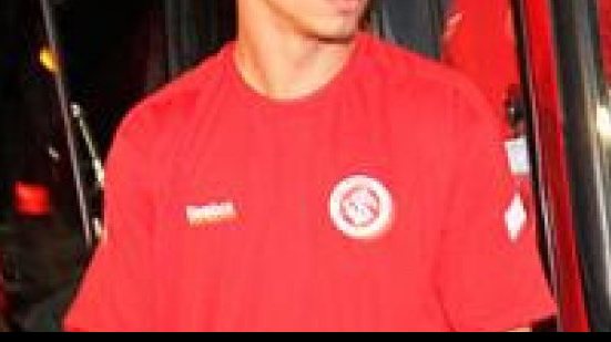 Imagem Mesmo lesionado, atacante do Inter embarca com Seleção